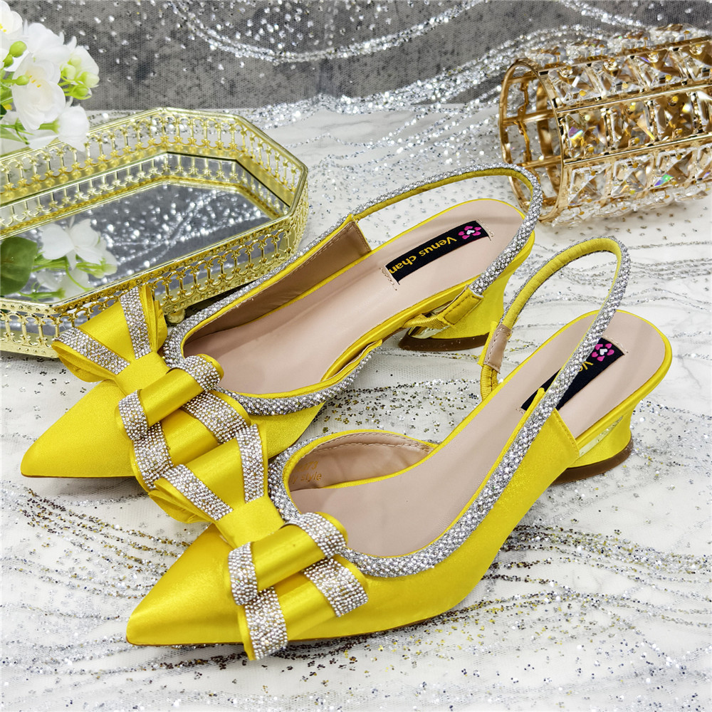 Elegant Yellow Satin Rhineston - đánh giá và giá Wedding Vendor
